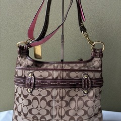 限定プレートキーホルダー付き　コーチのバッグの画像