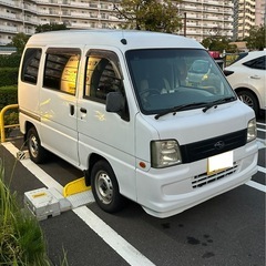 スバル サンバーのホワイトバン、実用性とコンパクトさが魅力。の画像