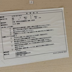 テーブルと椅子2脚のセットです。の画像