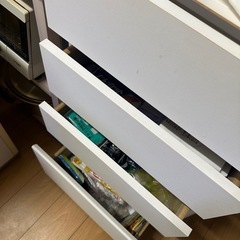 中古　収納　引き出し　4段　　ホワイトの画像