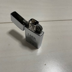ジッポーライター、スリム、ラークの画像