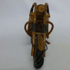 ハーレの手作り木製バイクの置物です。の画像