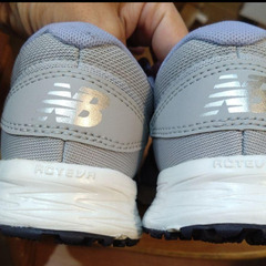 【美品】24cmニューバランススニーカー　ランニングシューズの画像