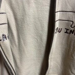 グラニフ　　裏起毛パーカー　　長すぎる犬の画像