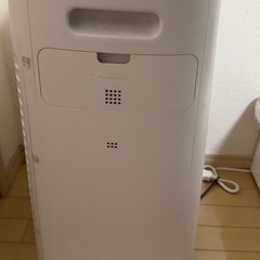 シャープ 加湿 空気清浄機 プラズマクラスター 25000 ハイグレード 19畳 / 空気清浄 31畳
 ホワイト KI-LS70-Wの画像