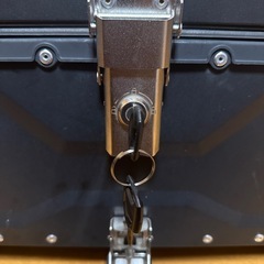 美品‼️即日引渡🉑全車種対応バイク用 特大ボックス ステー付き BOX 通勤通学　配送 配達   ホンダ HONDA ヤマハ YAMAHA カワサキ Kawasaki スズキ SUZUKI カブ 原付 原付2種  中型バイク 大型バイク  50cc 125cc 250cc 400cc の画像