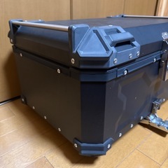 美品‼️即日引渡🉑全車種対応バイク用 特大ボックス ステー付き BOX 通勤通学　配送 配達   ホンダ HONDA ヤマハ YAMAHA カワサキ Kawasaki スズキ SUZUKI カブ 原付 原付2種  中型バイク 大型バイク  50cc 125cc 250cc 400cc の画像