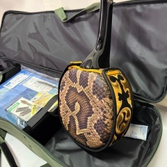三線 蛇三線 本皮 本革 蛇皮 蛇革 三味線 琉球 沖縄 楽器　ソフトケース付きの画像
