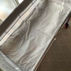 【美品】折りたたみベビーベッドの画像