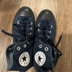 コンバース紺色シューズの画像