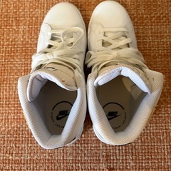 美品　NIKE コートロイヤル2 ミッドの画像