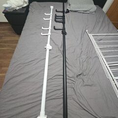 突っ張り服かけハンガーの画像