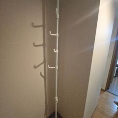 突っ張り服かけハンガーの画像