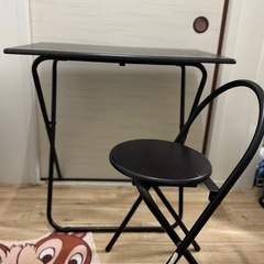 テーブル椅子の画像