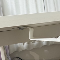 ホワイト長方形パソコンデスク　昇降手動　100cm×59cmの画像