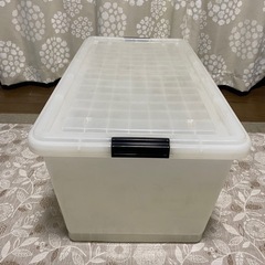 蓋つき収納ケース　キャスタ―付きの画像