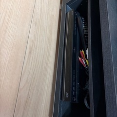 テレビ、テレビ台、DVDプレイヤーの画像