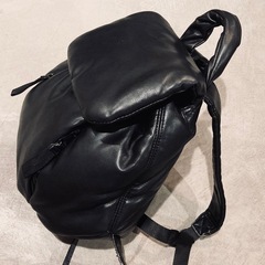 ■zara 人気完売品 キルトフェイクレザーリュックの画像