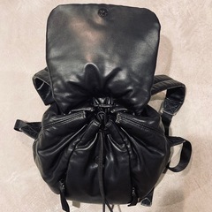 ■zara 人気完売品 キルトフェイクレザーリュックの画像