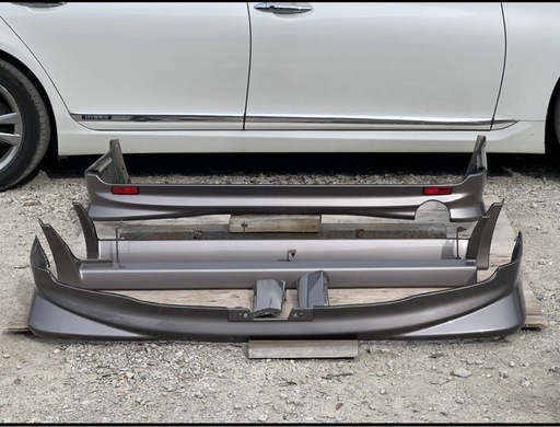 値下げ無し✨美品✨廃盤✨ハイエース✨純正エアロセット✨