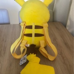 ぬいぐるみリュック　ピカチュウの画像