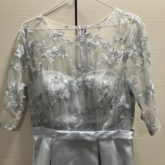 サテンドレスの画像