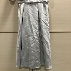 サテンドレスの画像