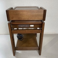 karimoku カリモク家具 コンセント付き　ナイトテーブル　ベッドサイドテーブル  の画像