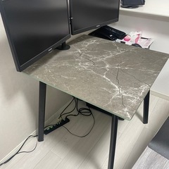 ガラステーブルの画像