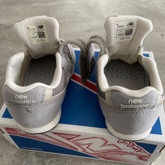 【美品】new balance グレー 12cmの画像