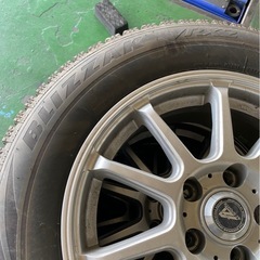 ブリヂストン　スタッドレスタイヤ　205/65R16の画像