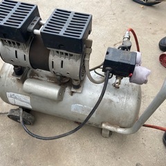 オイルレス　
エアコンプレッサー 30Lの画像