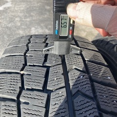 セレナ ポクシー プリウス 195/65R15 スタッドレスタイヤ 4本 DUNLOP WINTER MAXX バリ山 2022年製1本 2018年製3本 の画像