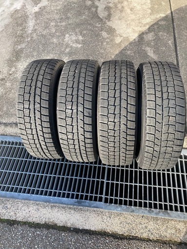 セレナ ポクシー プリウス 195/65R15 スタッドレスタイヤ 4本 DUNLOP WINTER MAXX バリ山 2022年製1本 2018年製3本