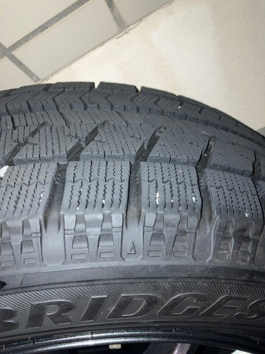 ブリザック　BLIZZAK VRX 215 60R16 