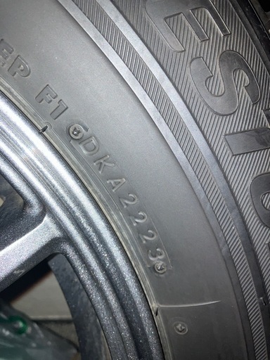 ブリザック　BLIZZAK VRX 215 60R16 