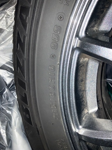 ブリザック　BLIZZAK VRX 215 60R16 