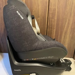 マキシコシ　ペブル　チャイルドシート　isofix  base付きの画像