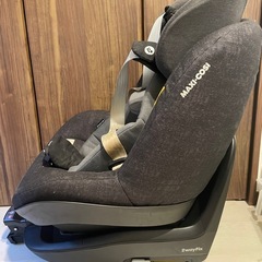 マキシコシ　ペブル　チャイルドシート　isofix  base付きの画像