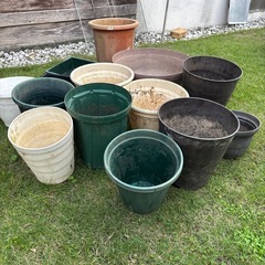 プラスチックの鉢いろいろ　14鉢
セットの画像