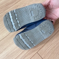 16cm スニーカー ネイビー レッド 西松屋の画像