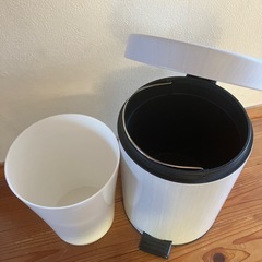 ゴミ箱2個の画像