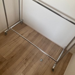 ハンガーラックの画像