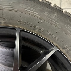 ジープに履けるスタッドレスの画像