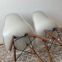 イームズチェアの画像
