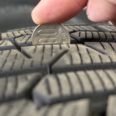 ジープに履けるスタッドレスの画像