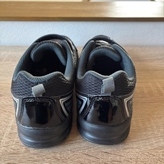 瞬足　新品未使用　黒　22.5cmの画像