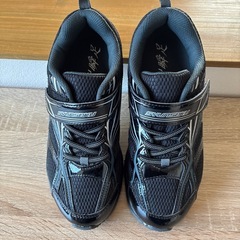 瞬足　新品未使用　黒　22.5cmの画像