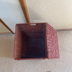 丈夫な籐籠・収納機能ありの画像