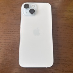iPhone15 128GB ホワイト　バッテリー100% 使用小　超びひん美品の画像